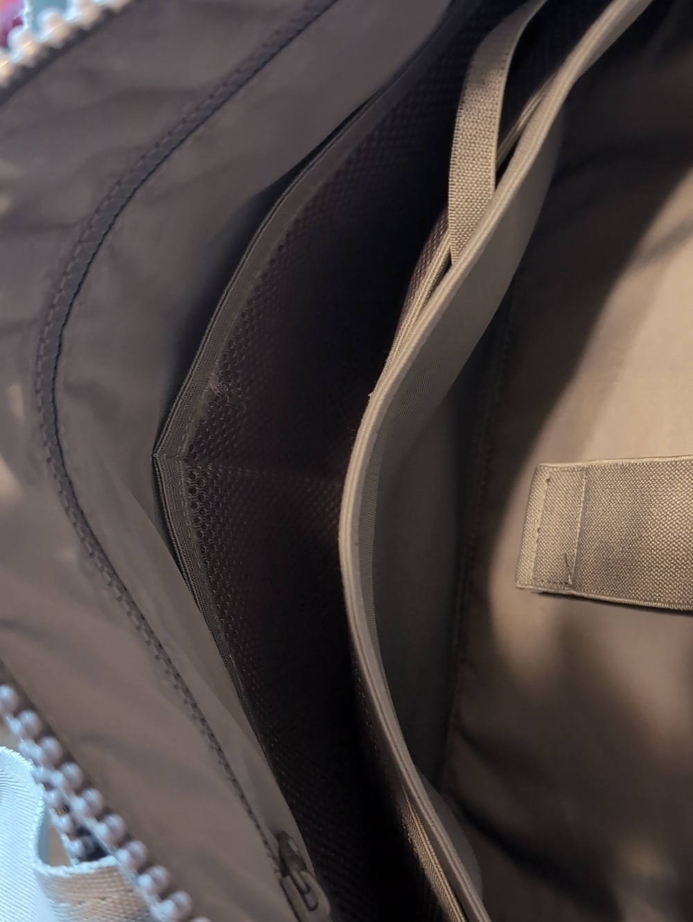 Healther Grey Neoprene Dagne Dover  Crossbody Laptop Bag - Picture 3 of 7